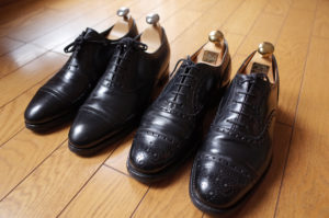 黒靴の靴磨きと取り戻す習慣